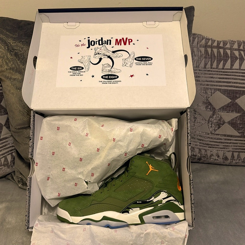 Men’s size 10 Jordan MVP shoes
